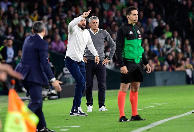 Quique Setién, durante el partido ante el Barcelona (Foto: Kiko Hurtado).