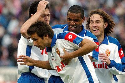 Leo Ponzio, durante su etapa en el Real Zaragoza, junto a Álvaro, Gaby Milito y Galletti (Foto: EFE).