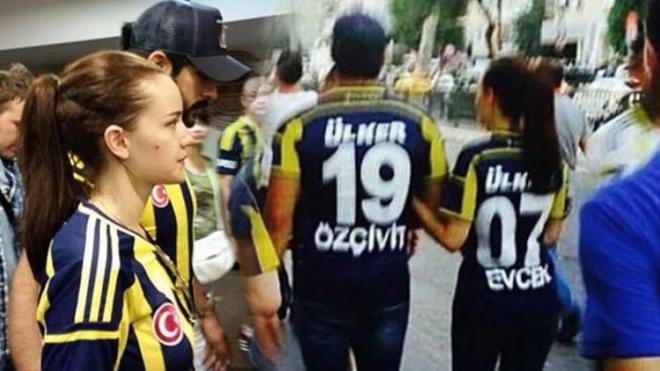 Burak Özçivit y Fahriye Evcen, con las camisetas del Fenerbahçe.