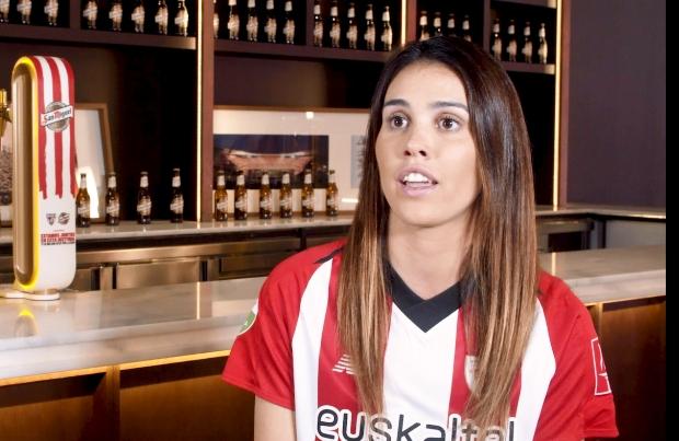 La centrocampista del Athletic Jone Ibáñez en un momento de la entrevista.