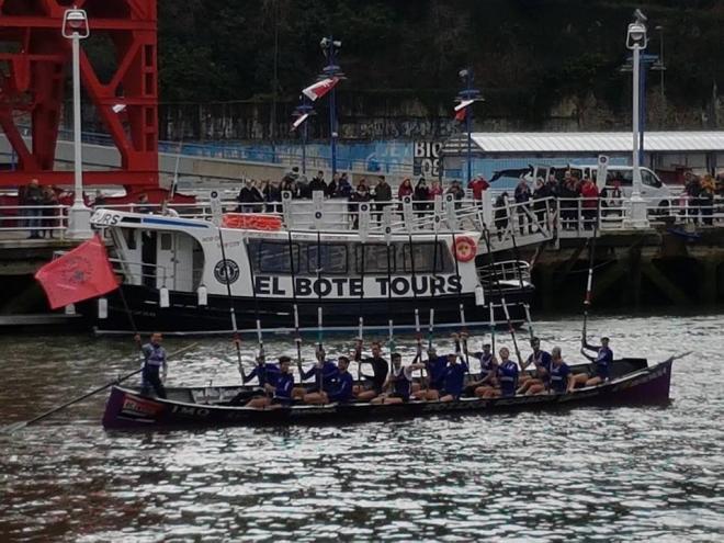 La 'Sotera' de Santurtzi se ha impuesto en el IV Memorial Cami-Bilba de traineras.