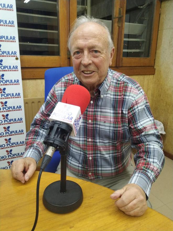 Koldo Asua en los estudios de Radio Popular de Bilbao (Foto: Radio Popular)