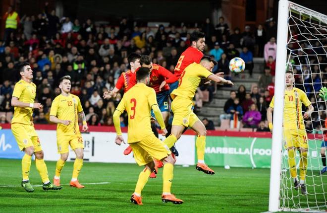 Mikel Merino anota el gol de la victoria de la sub 21 ante Rumanía en Los Cármenes (Foto: EFE).