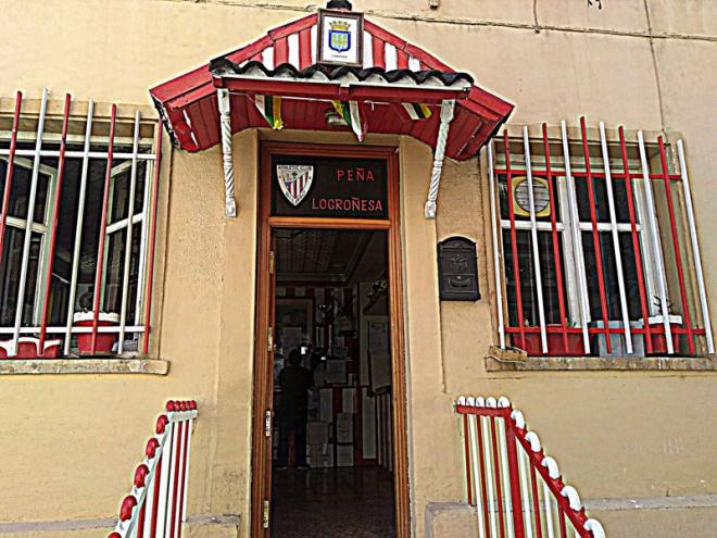 Entrada a la 'Peña Logroñesa' del Athletic Club de Bilbao sita en Logroño.