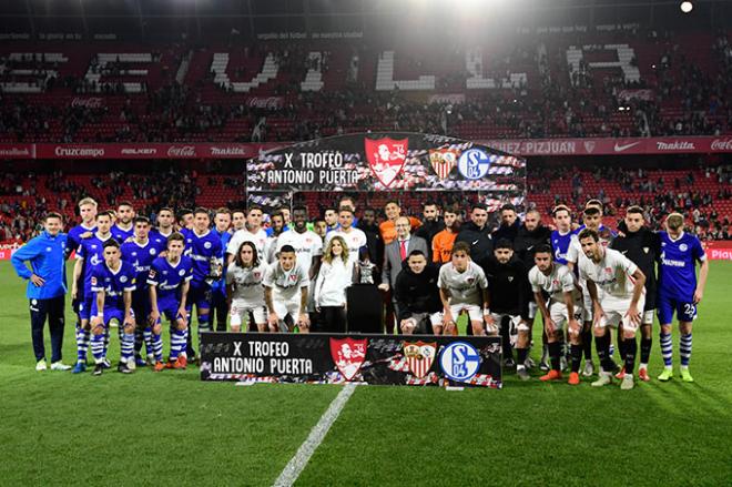 Schalke y Sevilla, en el X Trofeo Antonio Puerta (Foto: Kiko Hurtado).