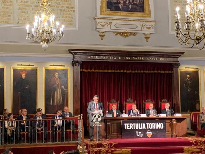 La Tertulia Torino, abandera la oposición a Peter Lim, en la Universidad en el año del Centenario