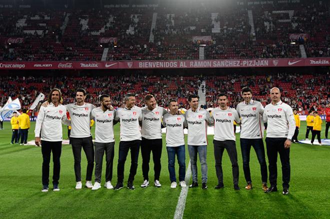 Exfutbolistas del Sevilla FC, en el Trofeo Antonio Puerta. (Foto: Kiko Hurtado).