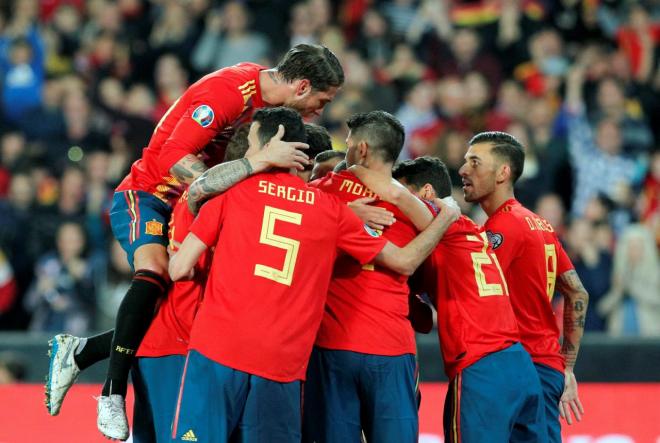 Los jugadores de España celebran un gol a Noruega en la clasificación para la Eurocopa 2020.