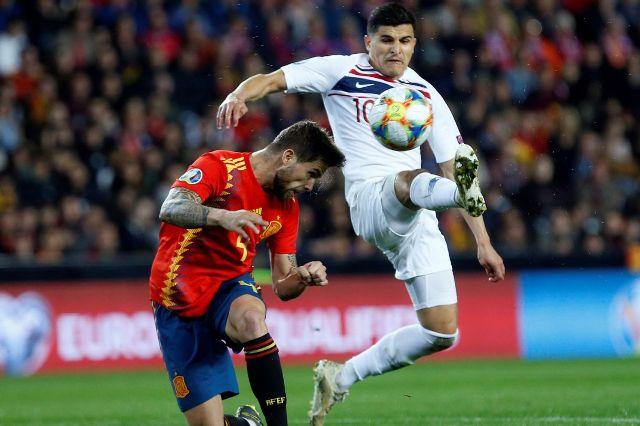 Iñigo Martínez volvió a ser titular con España y disputó los 90 minutos del partido ante Rumanía (Foto: EFE).