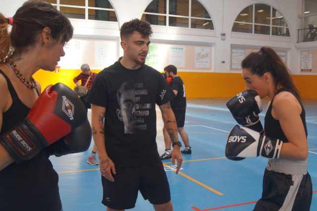 Jon Fernández ha impartido un seminario de boxeo en Erandio (Foto: Euskobox).