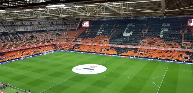 Mestalla, antes del España-Noruega.