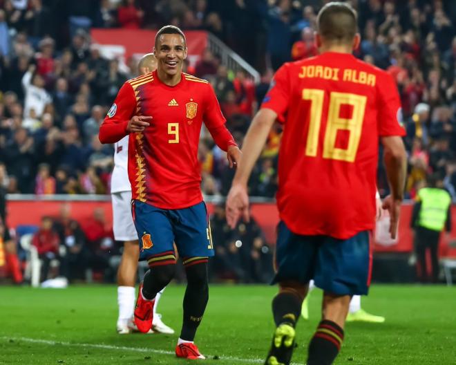 Rodrigo celebra el gol en Mestalla con la selección