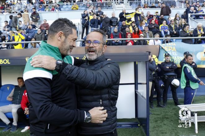 Cervera saluda al entrenador del Córdoba (Foto: LaLiga).