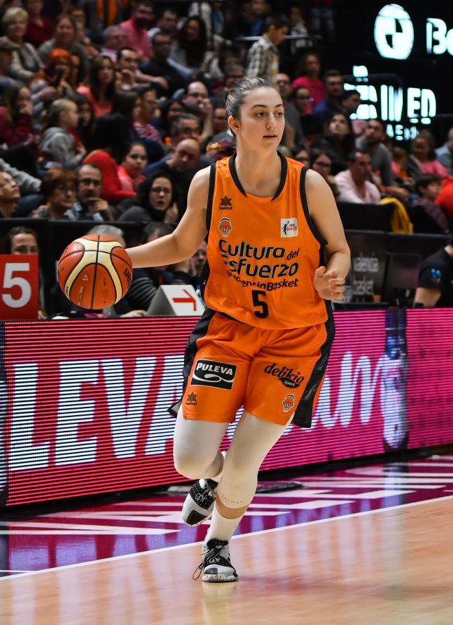 Debut de Lorena Segura en el Valencia Basket Femenino (Foto: Isaac Ferrera)