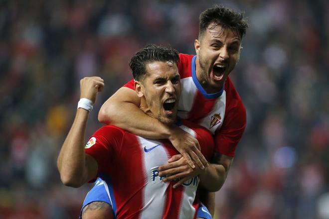 Álex Alegría y Álvaro Traver celebran el gol en el derbi (Foto: Luis Manso).