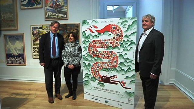 La creador del cartel de la Itzulia, Yolanda Mosquera, junto a Bingen Zupiria y Miguel Zugaza (Foto: Gobierno vasco).