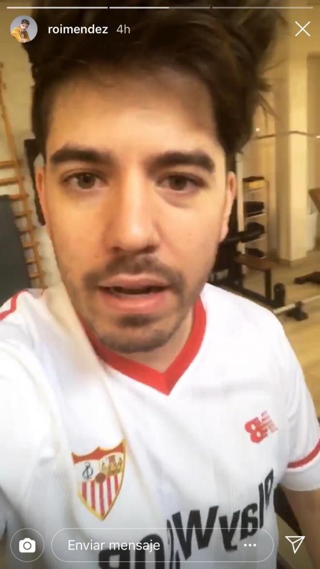 Roi Méndez, de Operación Triunfo, con la camiseta del Sevilla FC (Foto: Instagram roimendez).