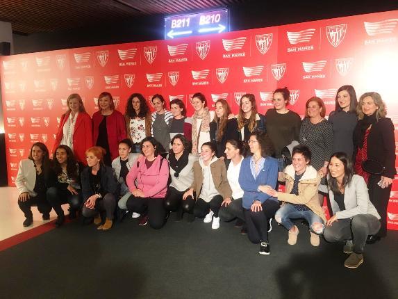 El documental 48.121: historia de un récord en San Mamés ha reunido a exfutbolistas y jugadoras del Athletic femenino (Foto: DMQ Bizkaia).