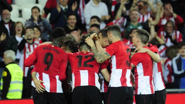 Los jugadores del Athletic Club celebran un gol ante el Atlético de Madrid. (Foto: LFP)