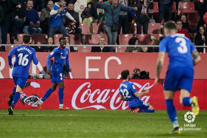 Raúl García celebra su gol en Montilivi la pasada temporada (Foto: LaLiga).