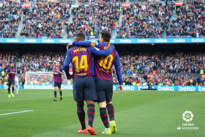 Messi celebra con Malcom el segundo gol