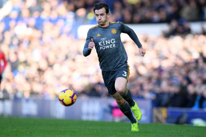 Chilwell persigue un balón.