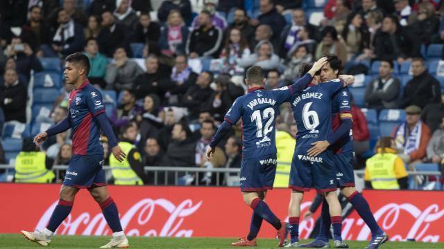 Xabi Etxeita celebra su gol en el Bernabéu. (Foto: LaLiga)