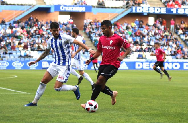 Juergen protege un balón en un instante del partido (Foto: Marbella FC).