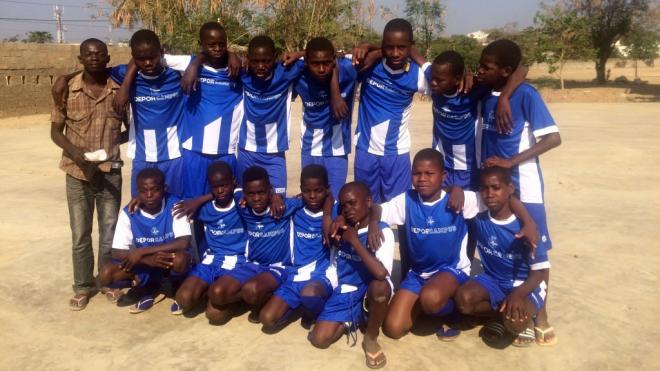 Jóvenes de Mozambique inmersos en el proyecto solidario del Deportivo (Foto: RCD).