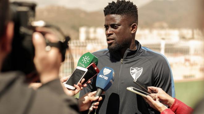 N'Diaye atiende a los medios (Foto: Málaga CF).