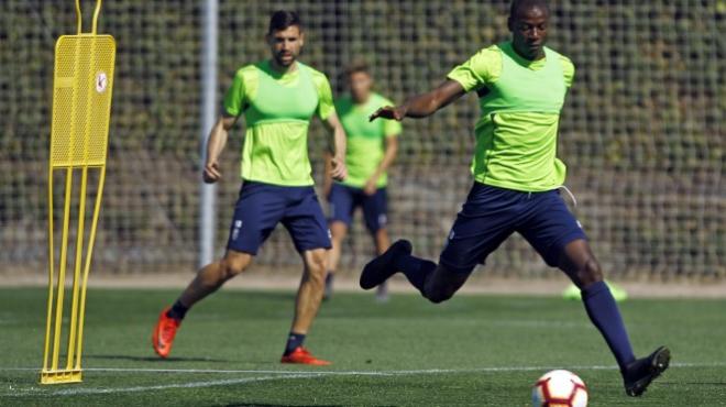 Adrián Ramos, durante un entrenamiento (Foto: Granada CF).