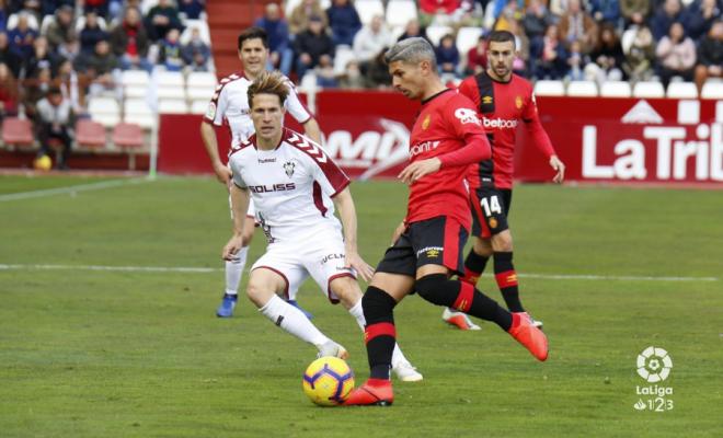 Néstor Susaeta en un partido entre el Albacete y el Mallorca (Foto: LaLiga).