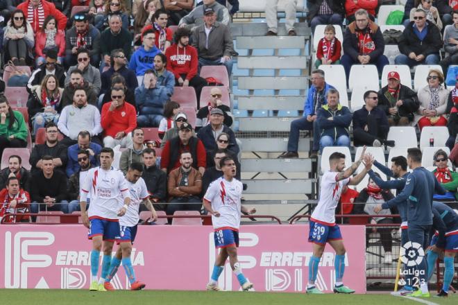 Aitor Ruibal, a la derecha de la imagen, celebra uno de sus goles la pasada jornada en Almería (Foto: LaLiga).