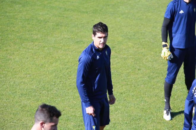 Garrido, durante un entrenamiento del Cádiz en El Rosal (Foto: Cristo García).