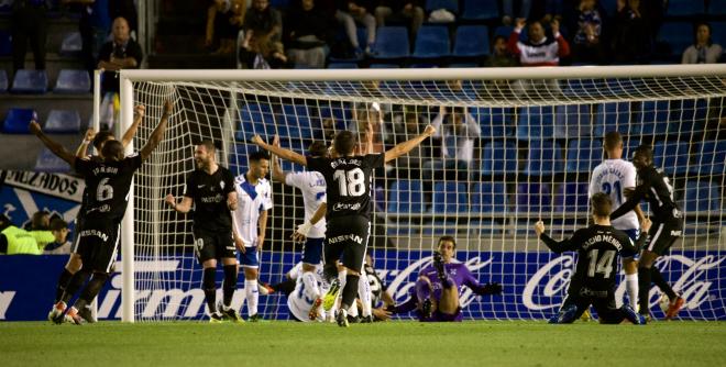 Los jugadores del Sporting celebran el gol en Tenerife (Foto: Sandra Acosta).