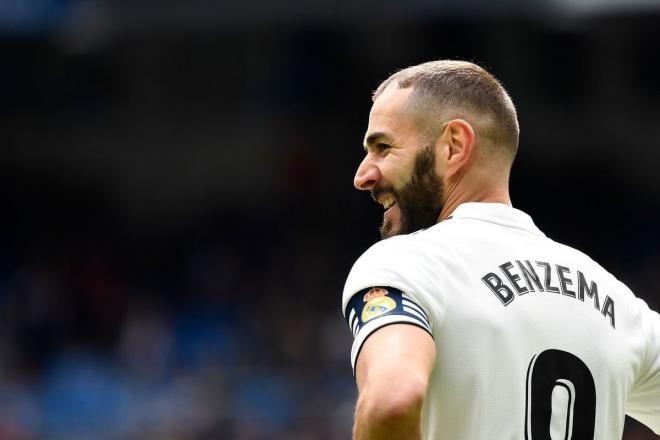 Karim Benzema celebra uno de sus goles en el Real Madrid-Éibar.