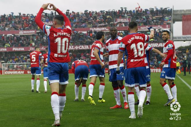 Antonio Puertas celebra su gol en el Granada-Málaga (Foto: LaLiga).