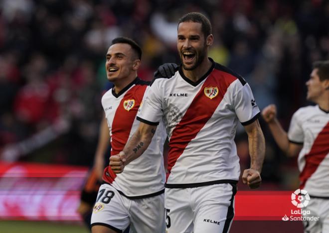 Mario Suárez celebra su gol ante el Valencia