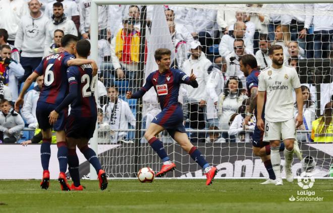 Nacho, tras el gol de Cardona en el Real Madrid-Eibar (Foto: LaLiga Santander).