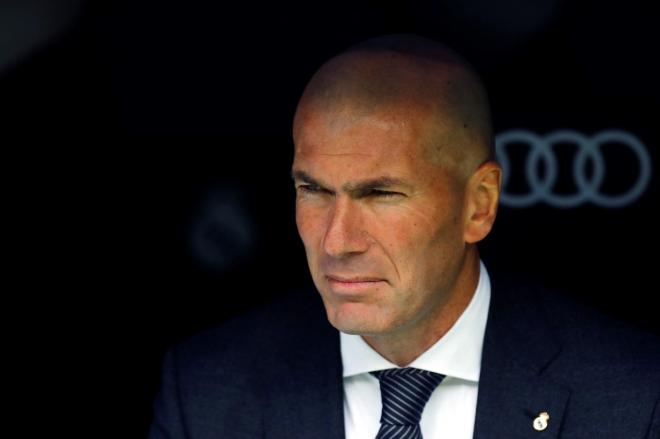 Zidane, en el banquillo durante un partido del Real Madrid.