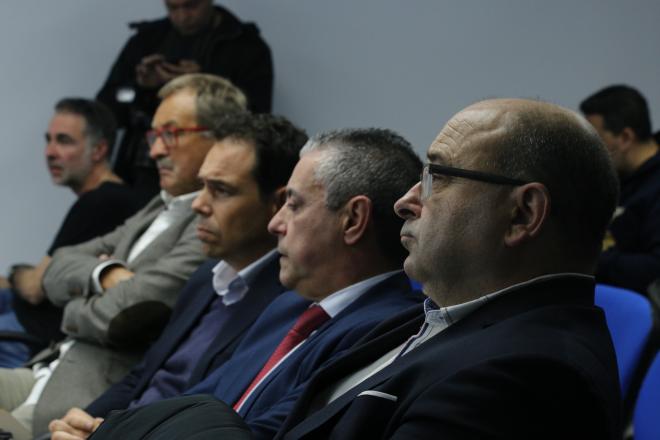 El Consejo de Administración del Deportivo, en la presentación de Martí (Foto: Iris Miquel).