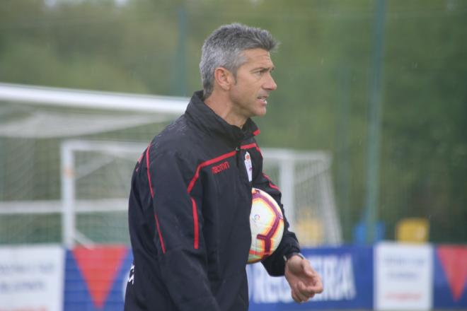 José Luis Martí dirige su primer entrenamiento como técnico del Deportivo (Foto: Iris Miquel).