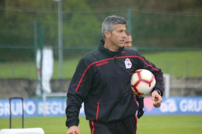 José Luis Martí dirige su primer entrenamiento como técnico del Deportivo (Foto: Iris Miquel).