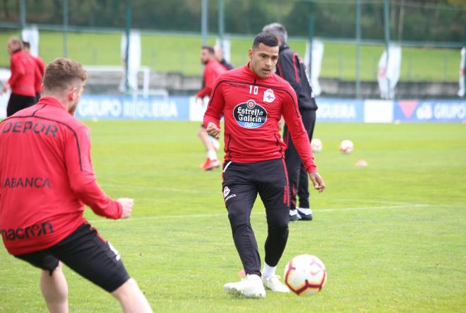 Matías Nahuel, en un entrenamiento del Deportivo en Abegondo (Foto: Iris Miquel).