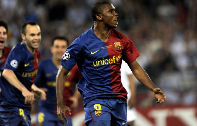 Eto'o celebra un gol con el FC Barcelona en la final ante el United de Ferdinand.