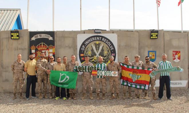 Soldados del Betis en Iraq (Foto: Fundación Real Betis).