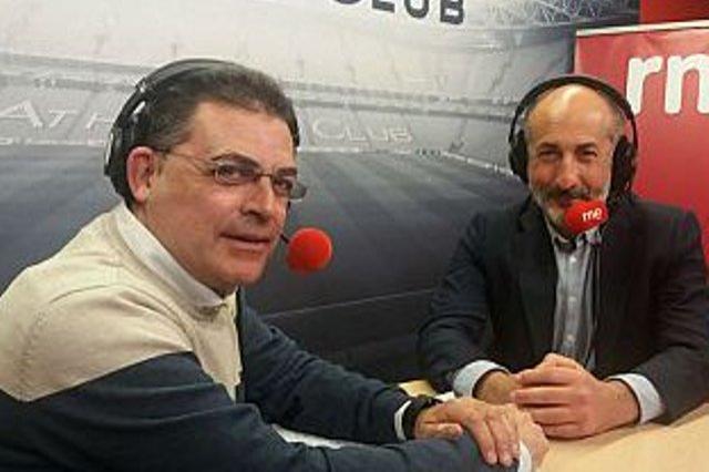 Aitor Elizegi, con Ramón Hernández, pasó por los micrófonos de Radio Nacional (Foto: RNE).