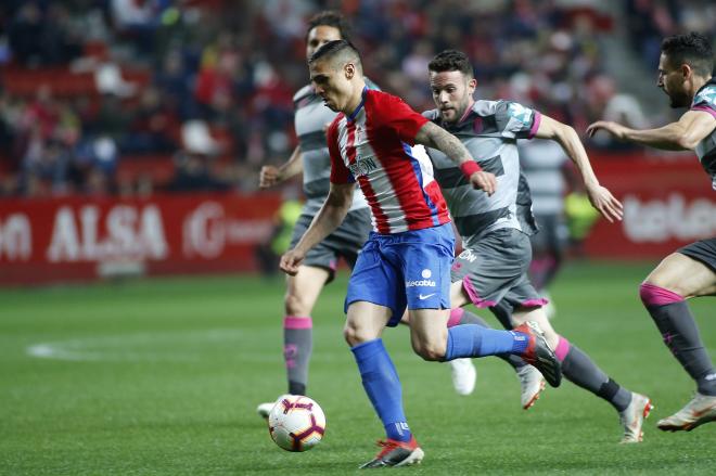 Djurdjevic, durante un lance del partido ante el Granada (Foto: Luis Manso).