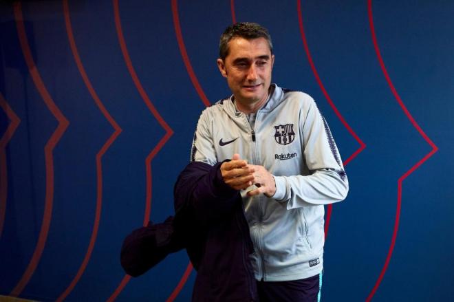 Valverde, antes de atender a los medios (Foto: EFE).