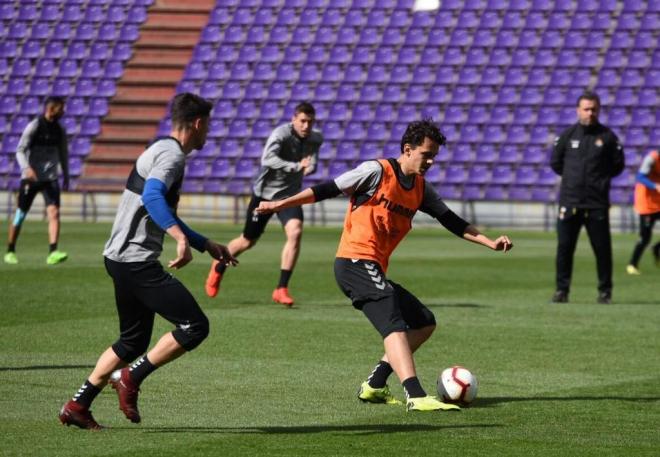 Ünal, con el balón, en un entrenamiento en Zorrilla (Foto: Real Valladolid).